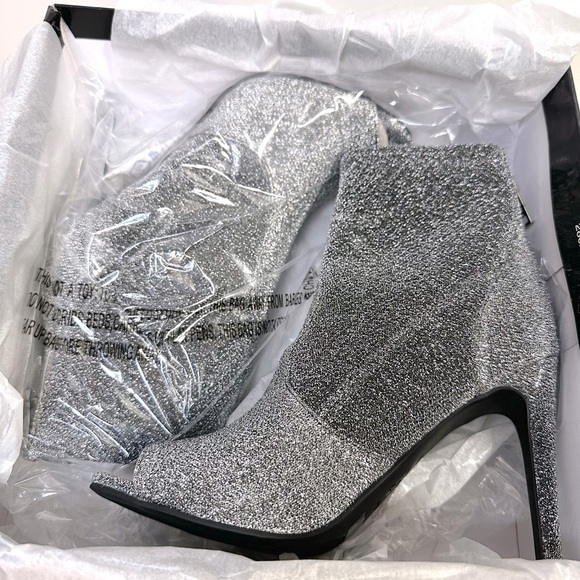NEW G by Guess Sliver Glitter Heeled Booties - Size 6.5 - Picture 6 of 6